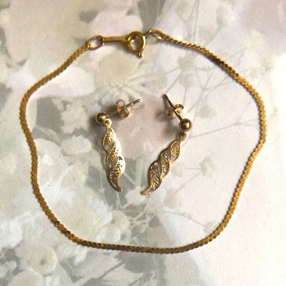 Solid 14k Yellow Gold Dangle Leaf Earrings With B… - image 1